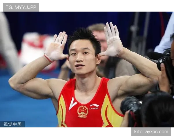 杨威退役后这身材管理也太狠了,体操老将私下还天天吊单杠? 杨威退役后这身材管理也太狠了,体操老将私下还天天吊单杠?
